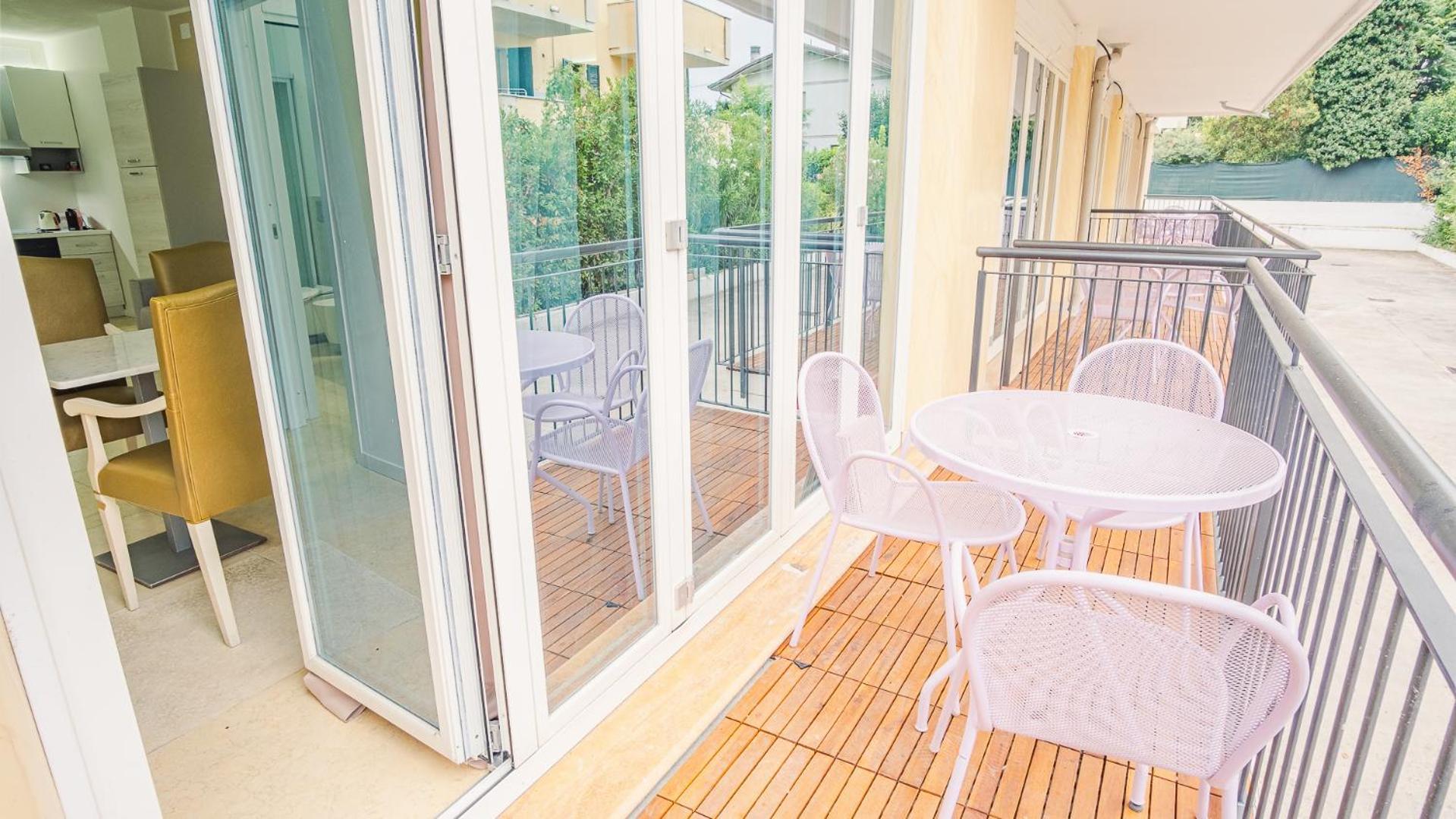 Relais Du Lac Village - Italian Homing Desenzano del Garda Extérieur photo